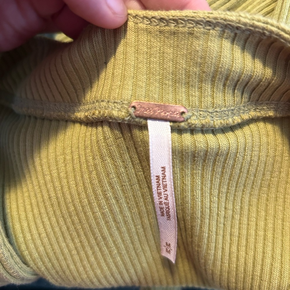 Free People. size medium top! ( runs bigger)